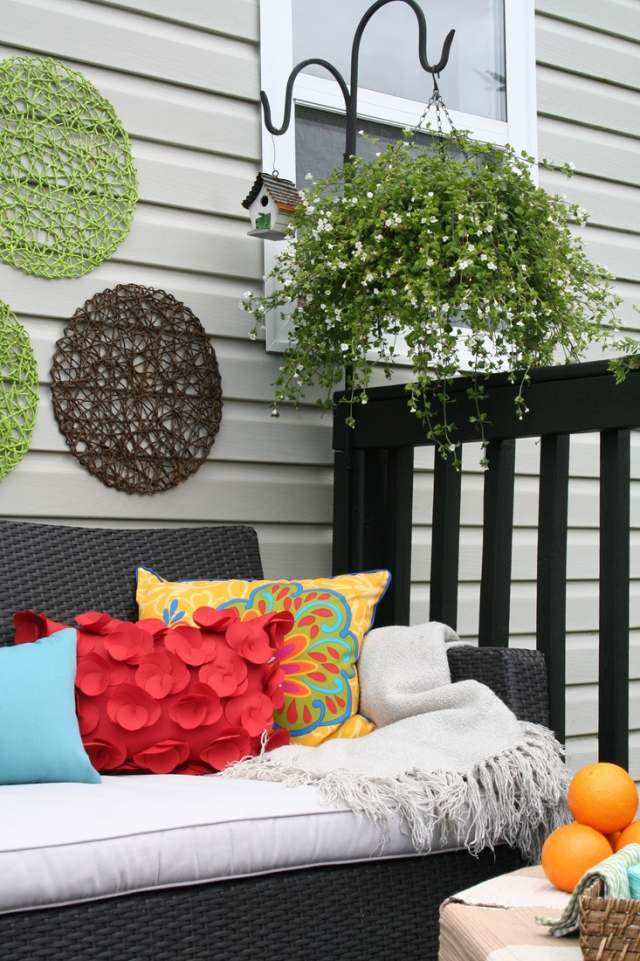 soffa kasta kuddar idéer trädgårdsmöbler färgglada tillbehör
