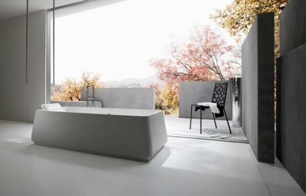 badrum i asiatisk stil med grå badkar