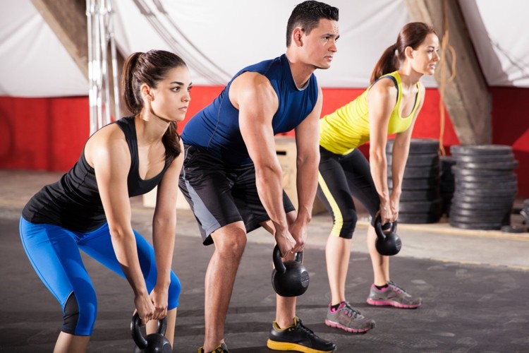 Kettlebell-övningar-nybörjare-träning-kvinnor-män