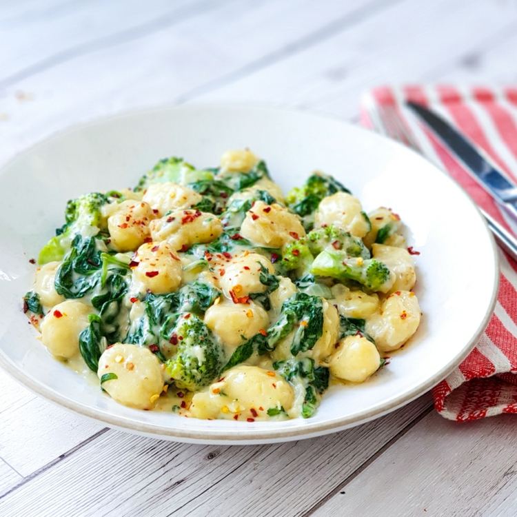 Recept med grönsaker - broccoli eller blomkål och spenat eller andra bladgrönsaker