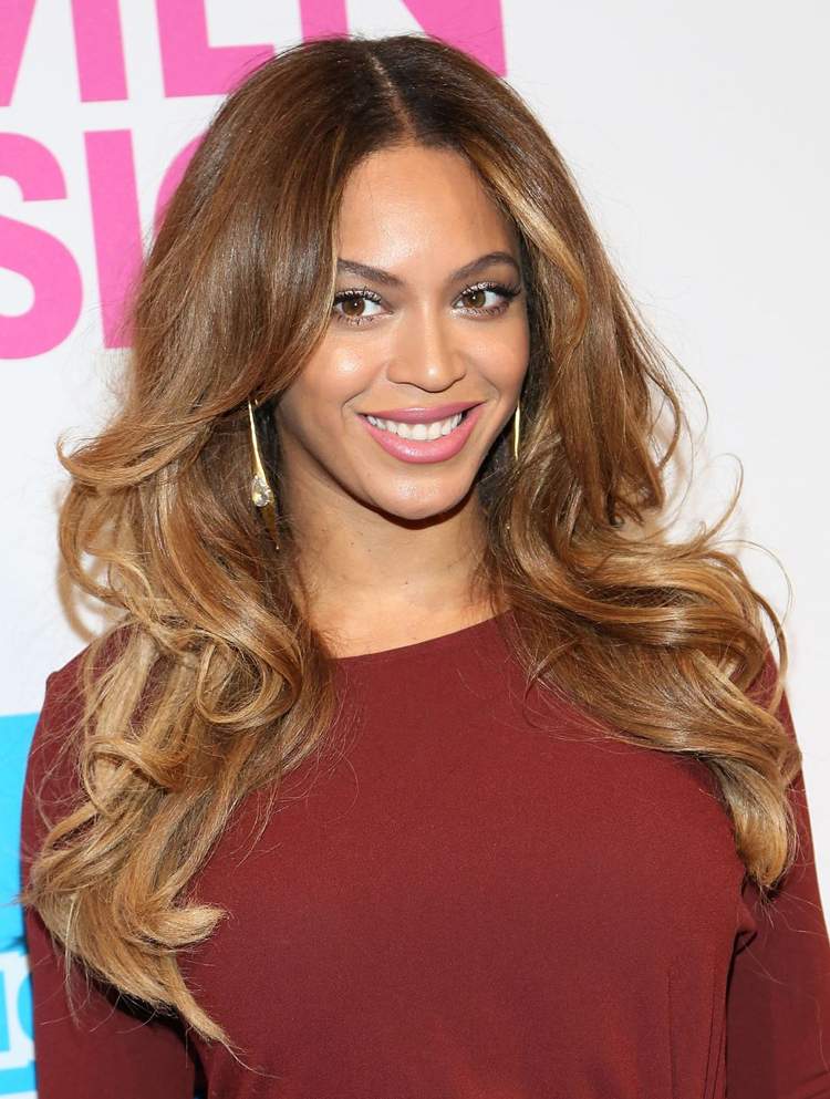 Sombre hår ljusnar i längder Beyonce