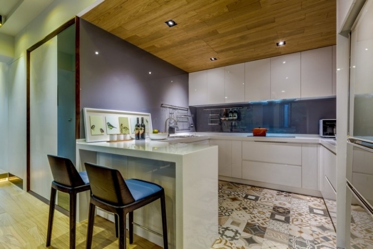 Idéer-litet-kök-design-golv-kakel-is-blå-bakvägg