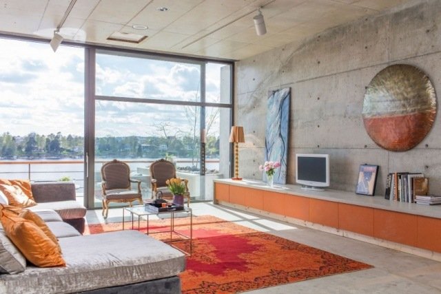 Levande idéer för vardagsrummet grå-orange-stort fönster fram