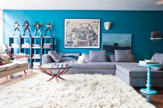 vardags-idéer-vardagsrum-bensin-blå-vägg-färg-grå-hörn-soffa-shaggy-matta