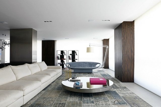 vardagsrum-modern-inredning-designer-möbler-vit-grå
