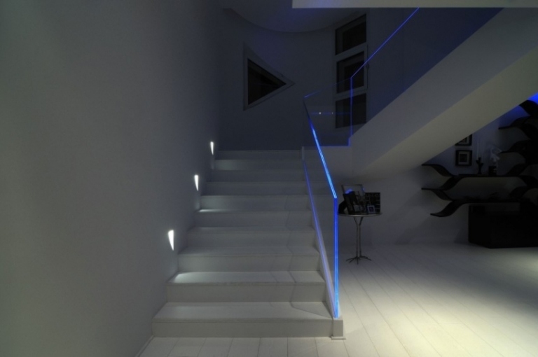 Inredningstips-levnadsstilar-trappor-LED-belysning-räcken