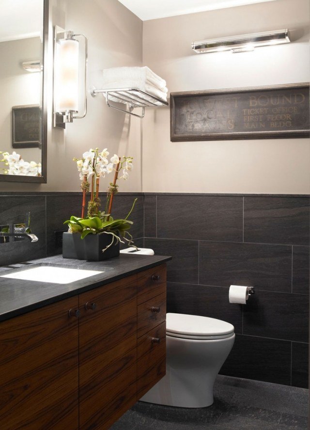 belysning-badrum-vägglampor-mörkgrå-kakel-trä-handfat