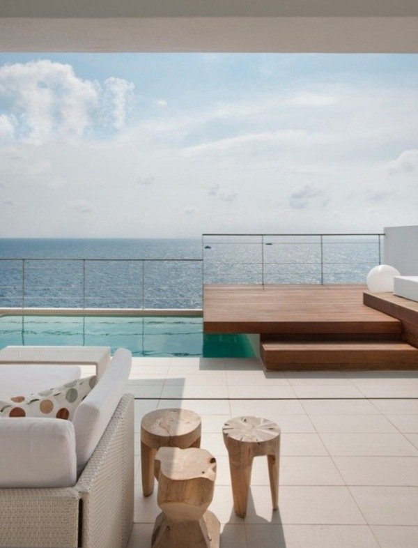 infinity-pool-terrass-design-solig-sommar-stil-flätade möbler