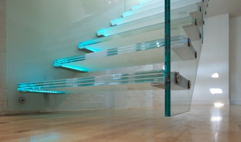 modern design trappor glas idé belysning indirekt hall