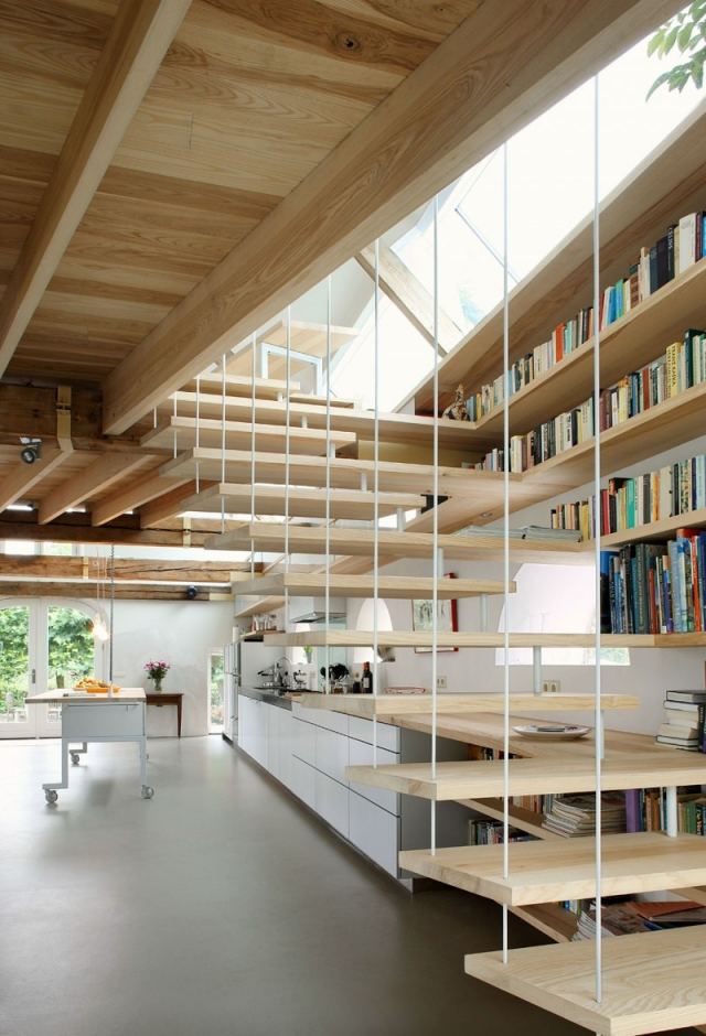 Strukturella trappor ljus trä loft lägenhet-hus bokhylla system