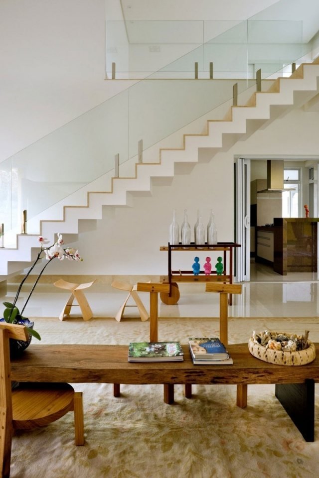 Elegant trappa, bekvämt litet utrymme krävs Vikta trappor moderna