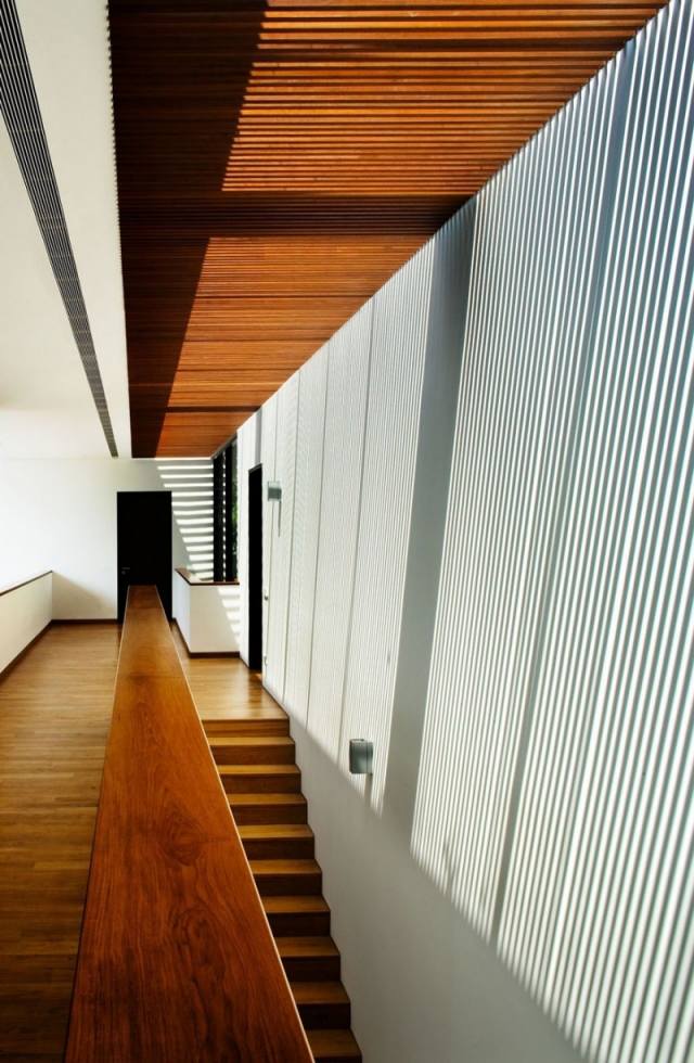 Interiör trappa design-trä rostfritt stål inredning