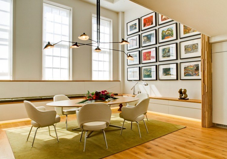 matsal-idéer-modern-ljuskrona-bild vägg-oval-matbord