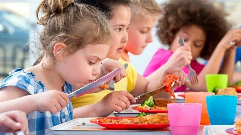 Hälsosamma mellanmål för skolan - tips för rätt kost i barndomen