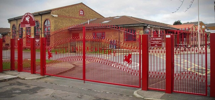 Πύλες φράχτη σχολείου