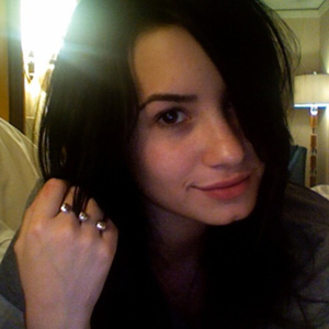 Demi Lovato χωρίς εικόνες μακιγιάζ