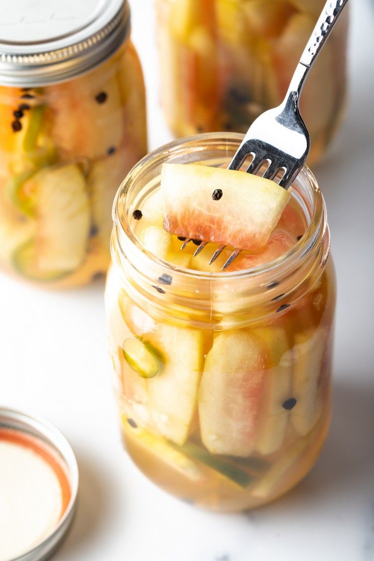 Inlagd vattenmelonrecept Förbered vattenmelonskal