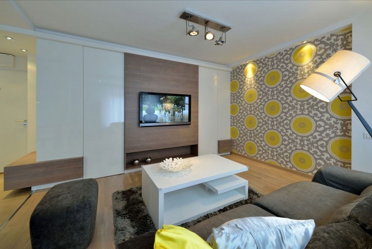 moderna möbleridéer vardagsrum-vardagsrum-vägg-trä-högglans-vit-gul-tapet