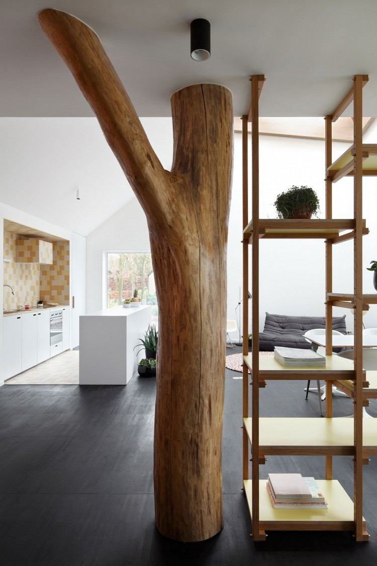moderna möbler-idéer-träd-stam-accent-trä-hyllsystem-