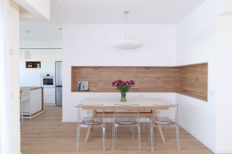 moderna möbler-idéer-matplats-trä-vägg-nisch-akryl-stolar