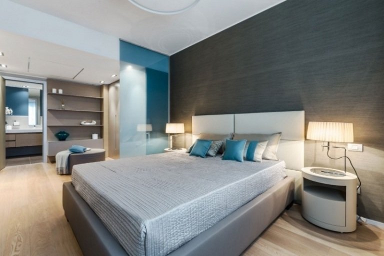 modernt sovrum grå-tapeter-blå-accenter