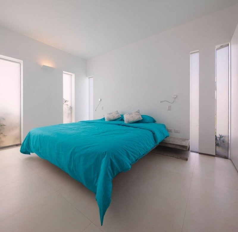 moderna sovrum-flytande-säng-stora-format-golvplattor