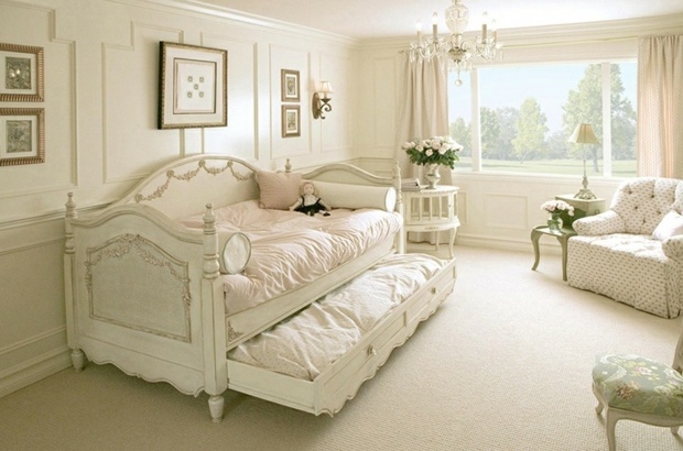 utdragbar säng klassiska möbler kristallkrona