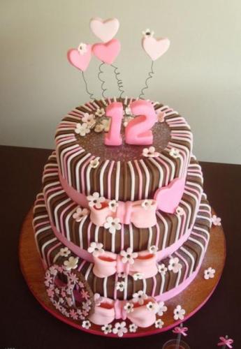 Σχεδιασμός τούρτας ροζ καρδιάς Bday