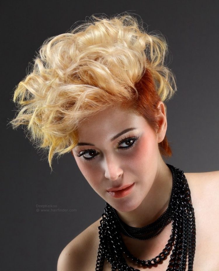 80-tal-frisyrer-kort-hår-blont-i sidled-klipp-av-straenchen-orange