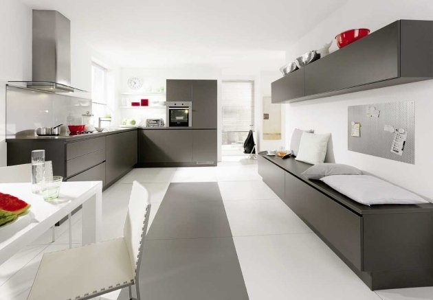 vardags-kök-rymlig-grå-färg-design-vit-grå-vägg-målning-idéer