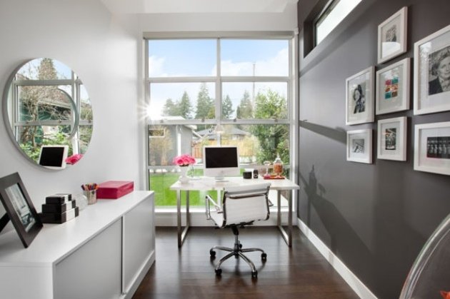 inredning-idéer-hemmakontor-ljusa-färger-vit-grå-vägg-konst-bilder