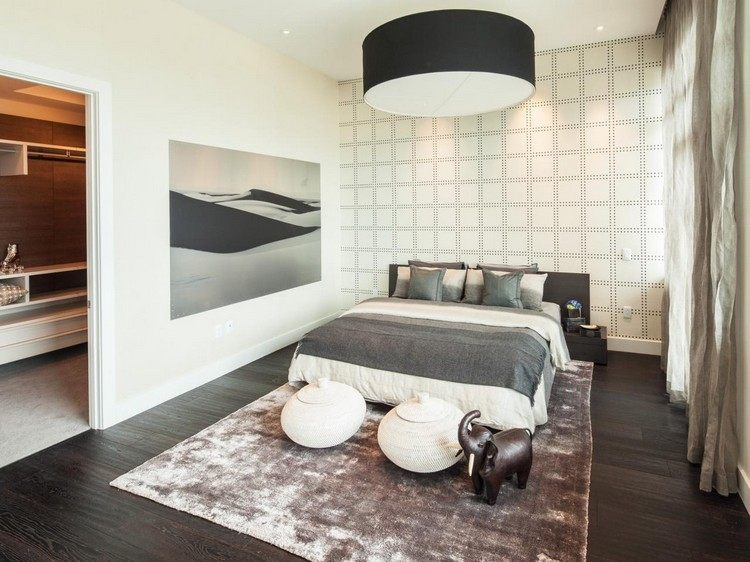 Väggfärg vit-grå-idéer sovrum-tapeter-geometriska-mönster-brun-matta