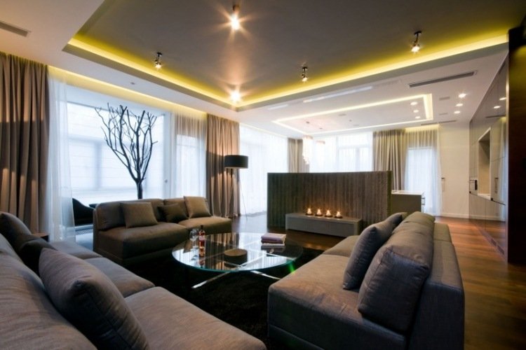 indirekt-LED-tak-belysning-vardagsrum-grå-möbler