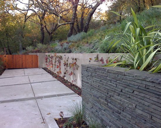 stenvägg lager natursten block-vägg plantering