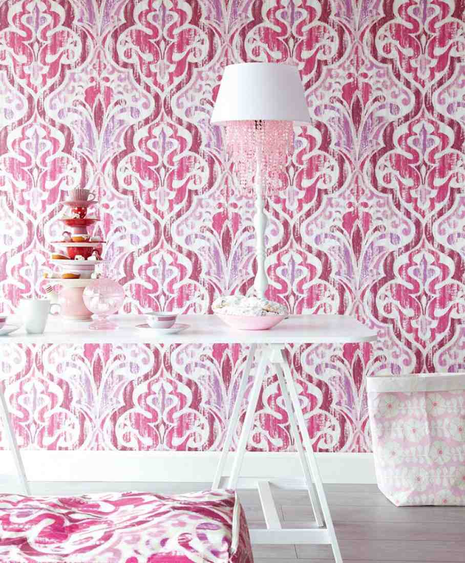 vardagsrum vägg design tapet barock rosa vitt mönster artio