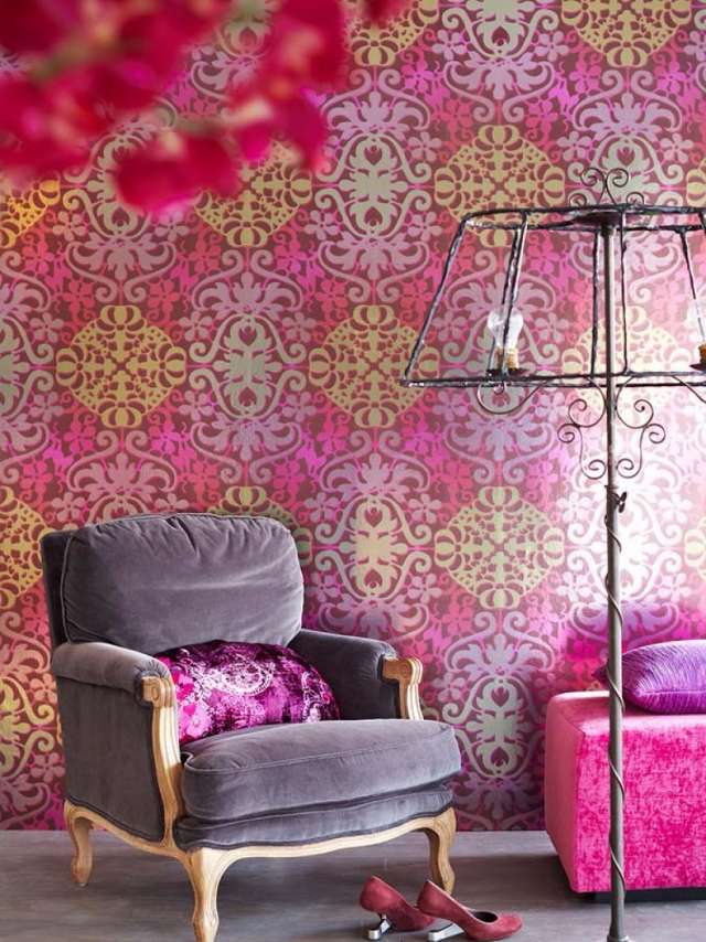 vardagsrum tapeter färgglada rosa fuchsia gulgrön lavina