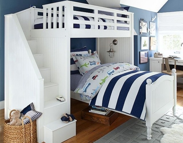 Loftsäng-klassisk-barnrum-möbler-vita-ränder-kungsblå