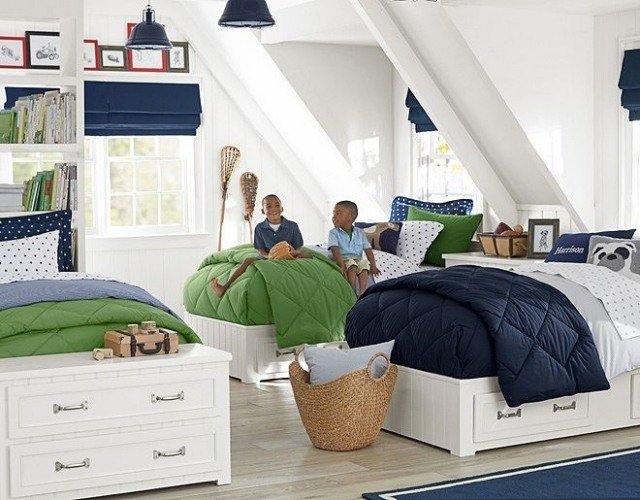 Täcken-vita-möbler-barnrum-sluttande tak-design-idéer
