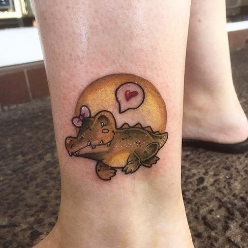 Pieni krokotiilin tatuointi
