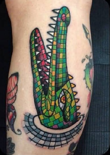 Häikäisevä krokotiilin tatuointisuunnittelu