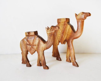 Τυπικές ξύλινες χειροτεχνίες από καμήλες