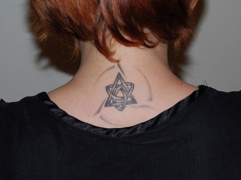 Trinity Knot Tattoo -mallit kuvilla