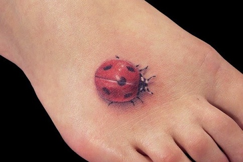 Tyylikäs Lady Beetle Tattoo Design