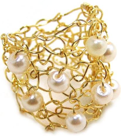 Σχεδιαστής Big Gold Ring with Ivory Pearl