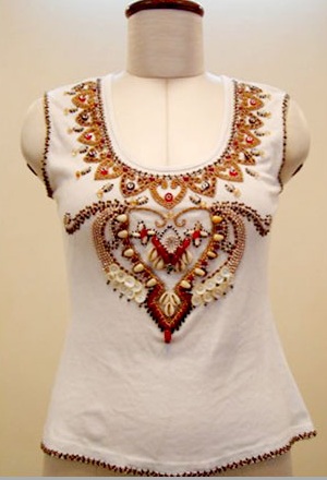 Παραδοσιακό μπλουζάκι κεντήματος για γυναίκες