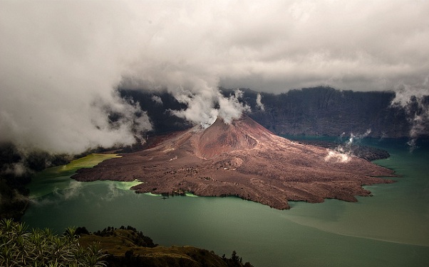 Rinjani -vuori vierailee paikoissa Indonesiassa