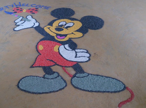 Mickey Mouse Rangoli Κατασκευασμένο από σκόνη κρυστάλλου