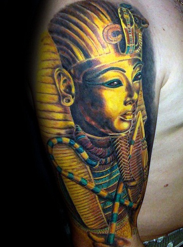 Kirkas kultainen King Tut -tatuointisuunnittelu