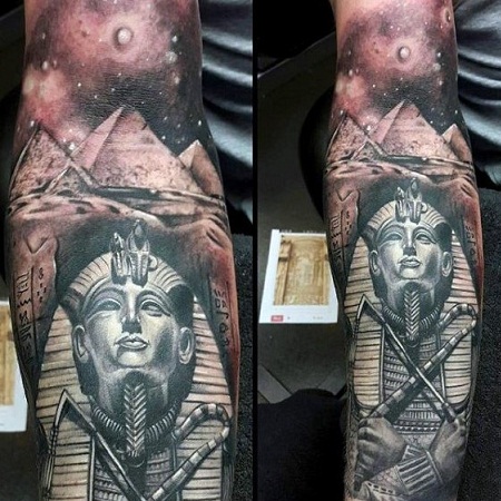 Kuningas tutti Egyptin pyramidien tatuointisuunnittelulla