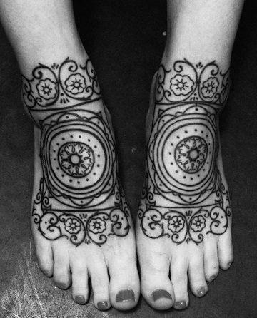 Jalat barokki tatuointi